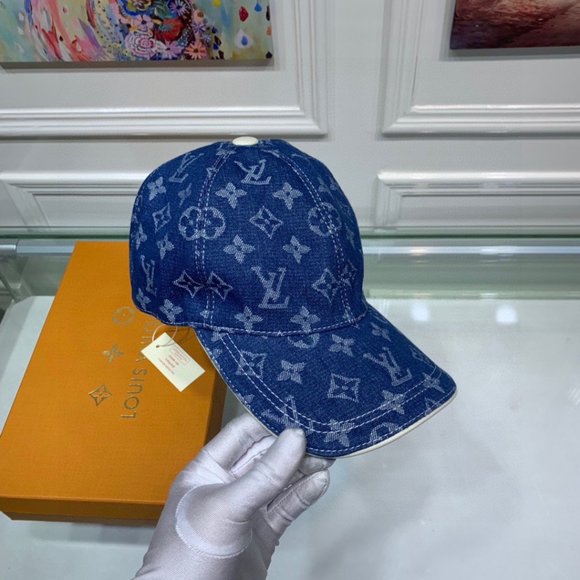 AUTHENTIC  Louis Vuitton  Hats main image 5